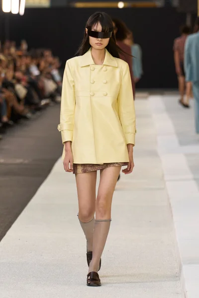 Look 10